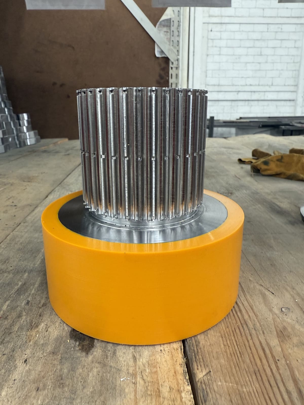 Machined splined shaft with polyurethane wheel